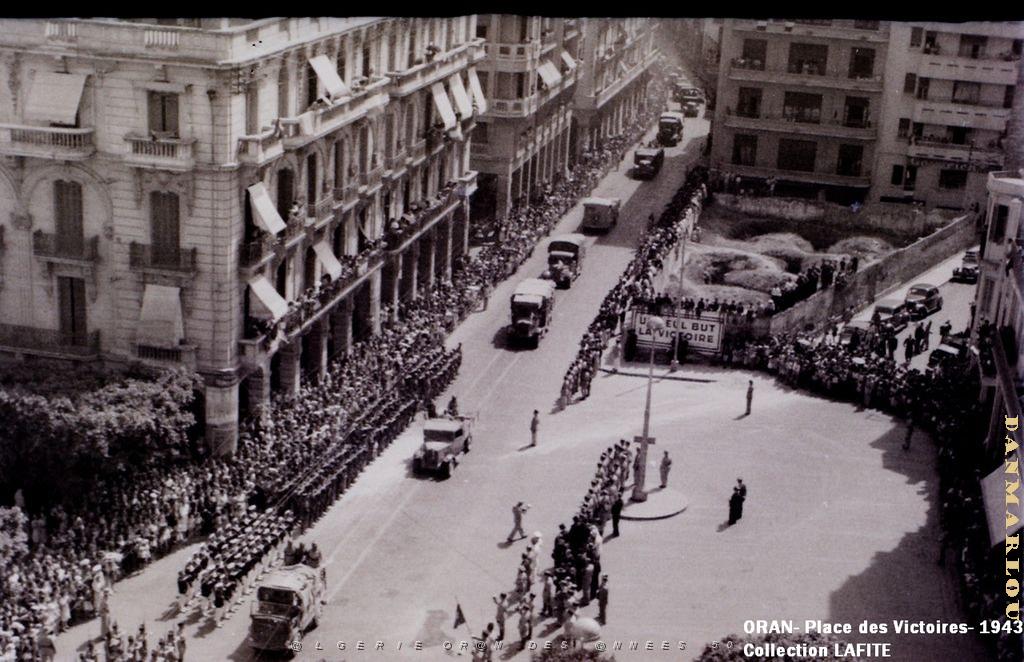 ORAN 1943 DEFILE PLACE DES VICTOIRES (7).JPG